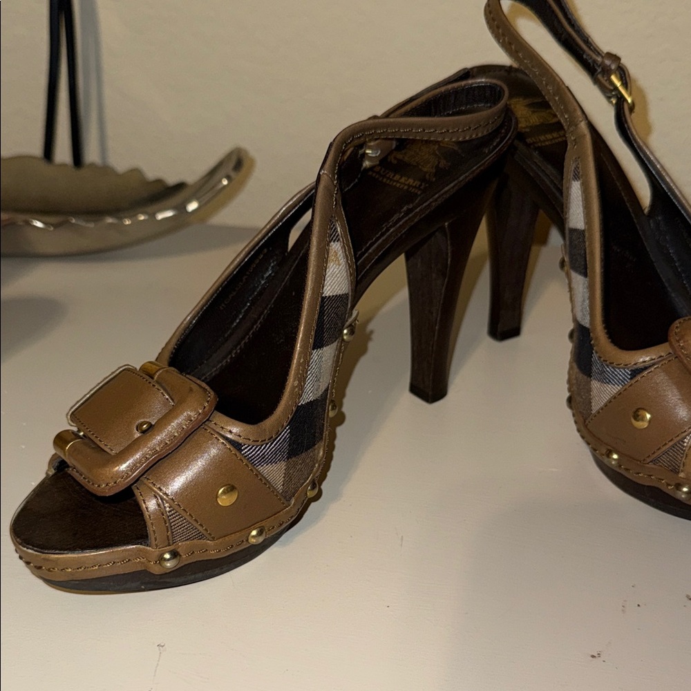 Burberry Tan & Black Check Slingback Heels - Picture 4 of 9